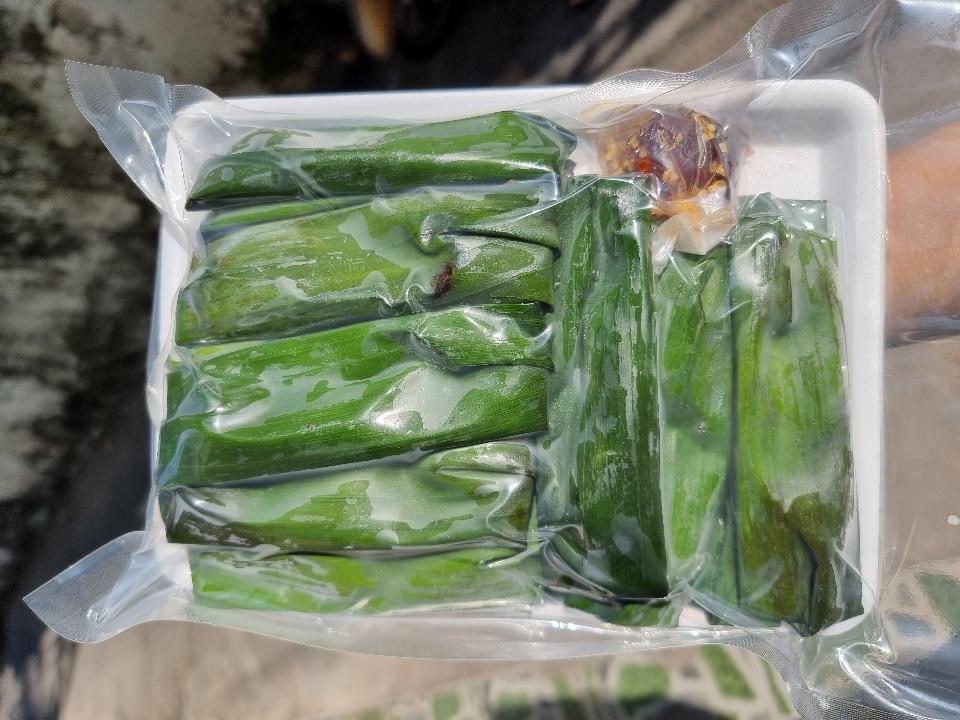Bánh lọc lá chuối-duoc-ban-tai-Hải Sản Xuân Tiếng