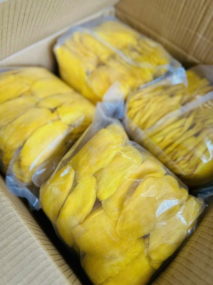 Xoài dẻo muối ớt 1kg-duoc-ban-tai-MIHO FOOD