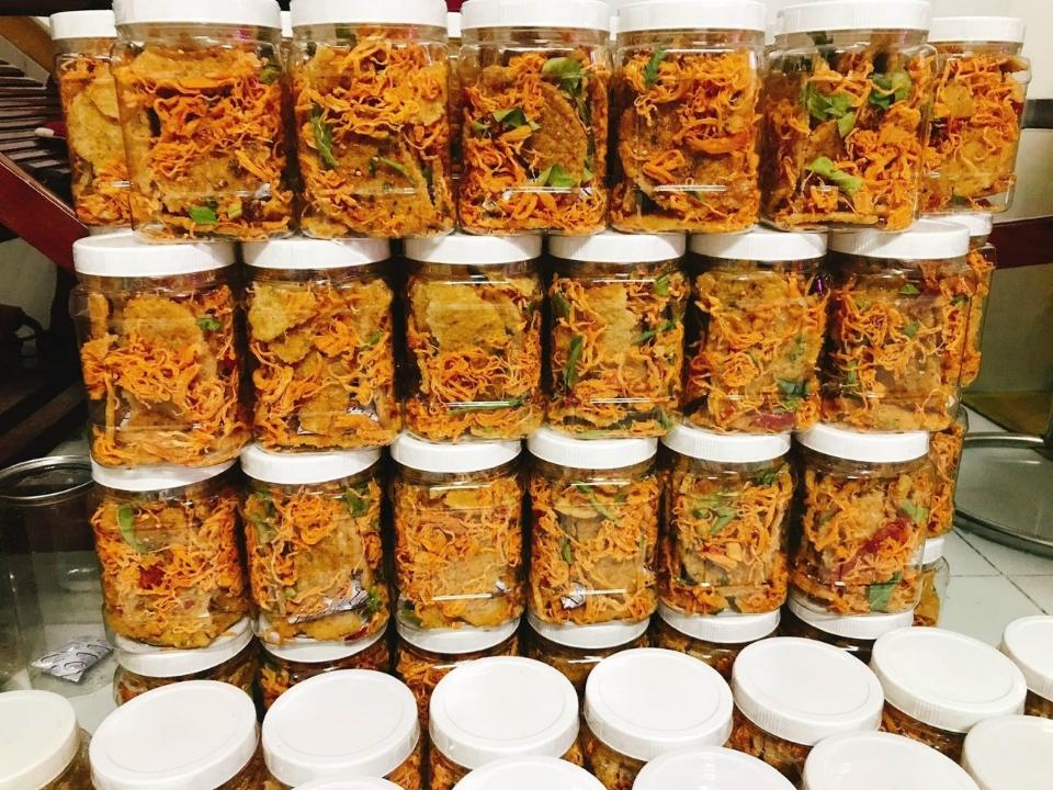 Cơm cháy lắc  khô gà hũ 500gr-duoc-ban-tai-MIHO FOOD