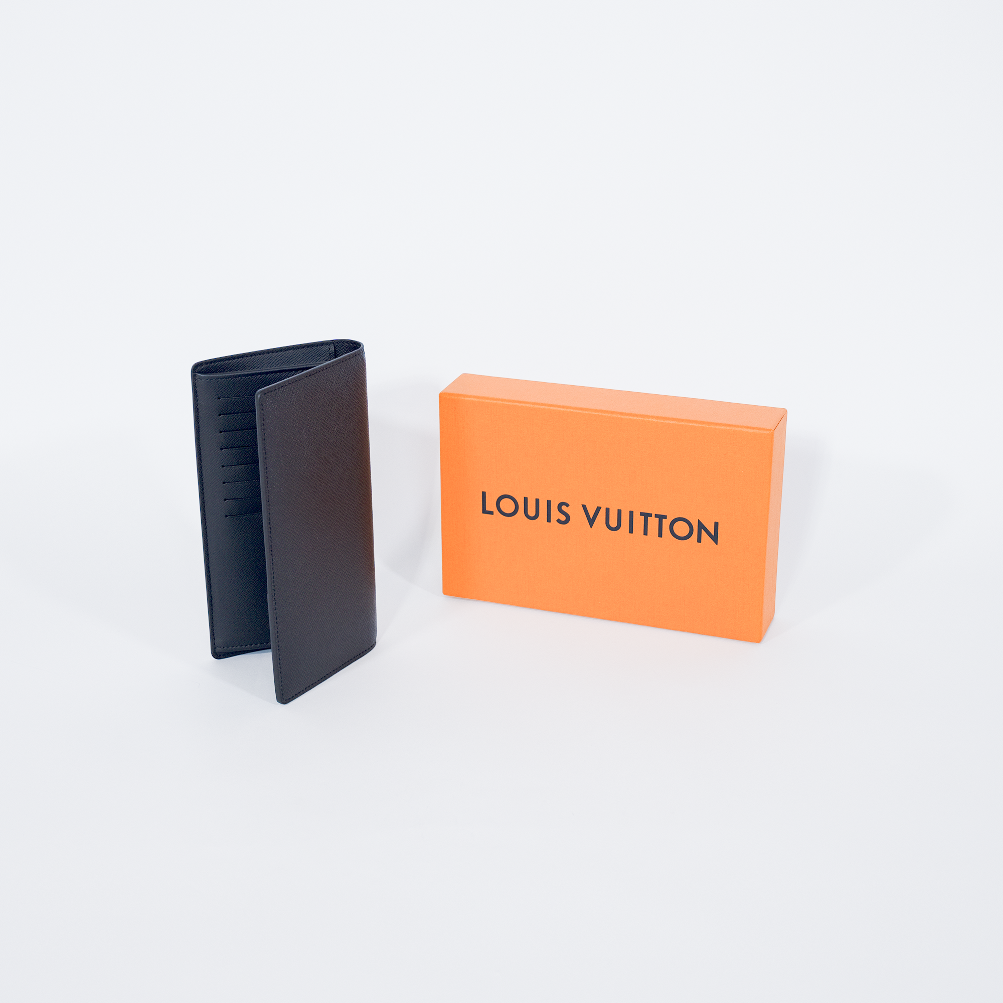 LV Brazza Wallet Taiga Leather Black -duoc-ban-tai-AnDi Authentic Luxury