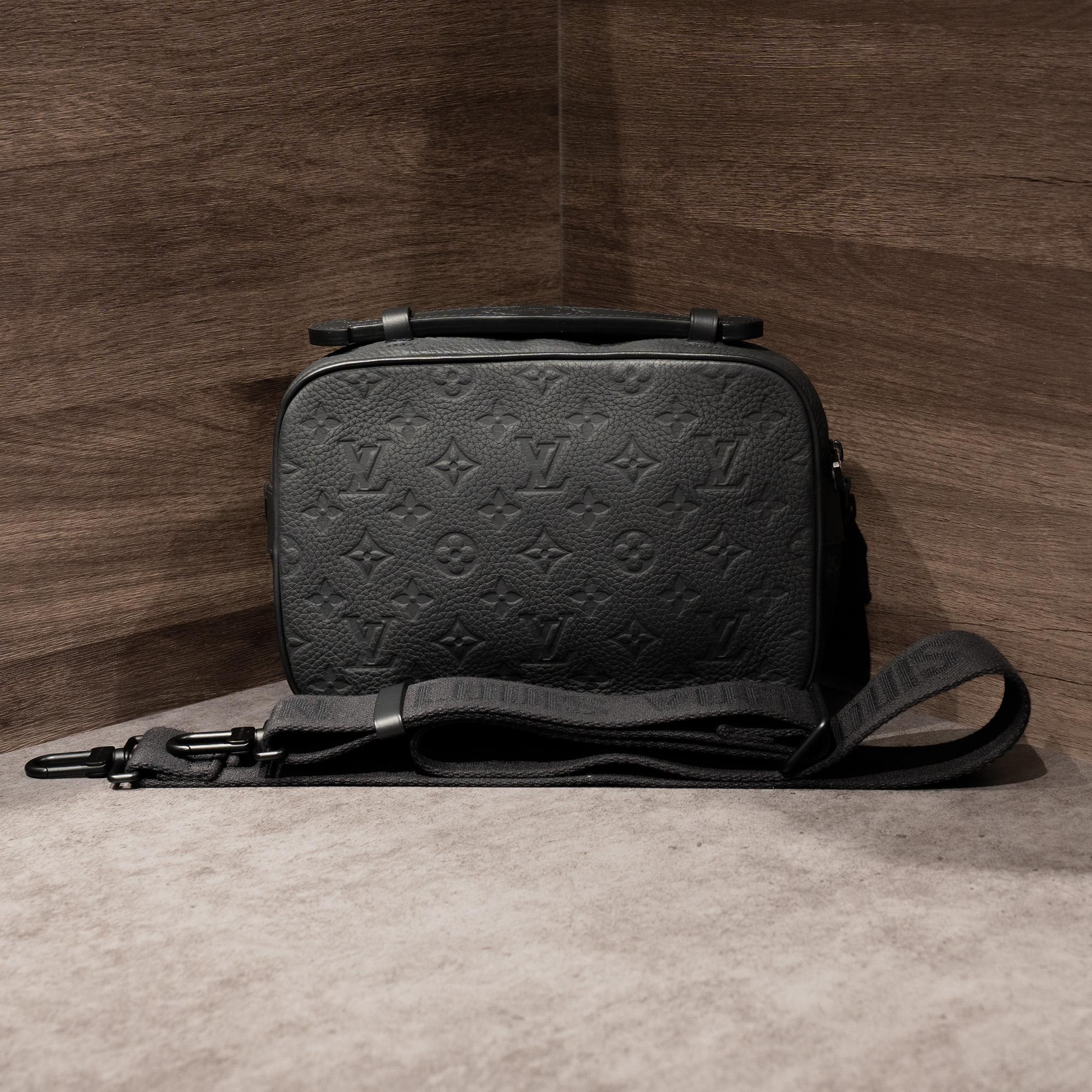 LV S Lock Messenger Da Bê Đen-duoc-ban-tai-AnDi Authentic Luxury