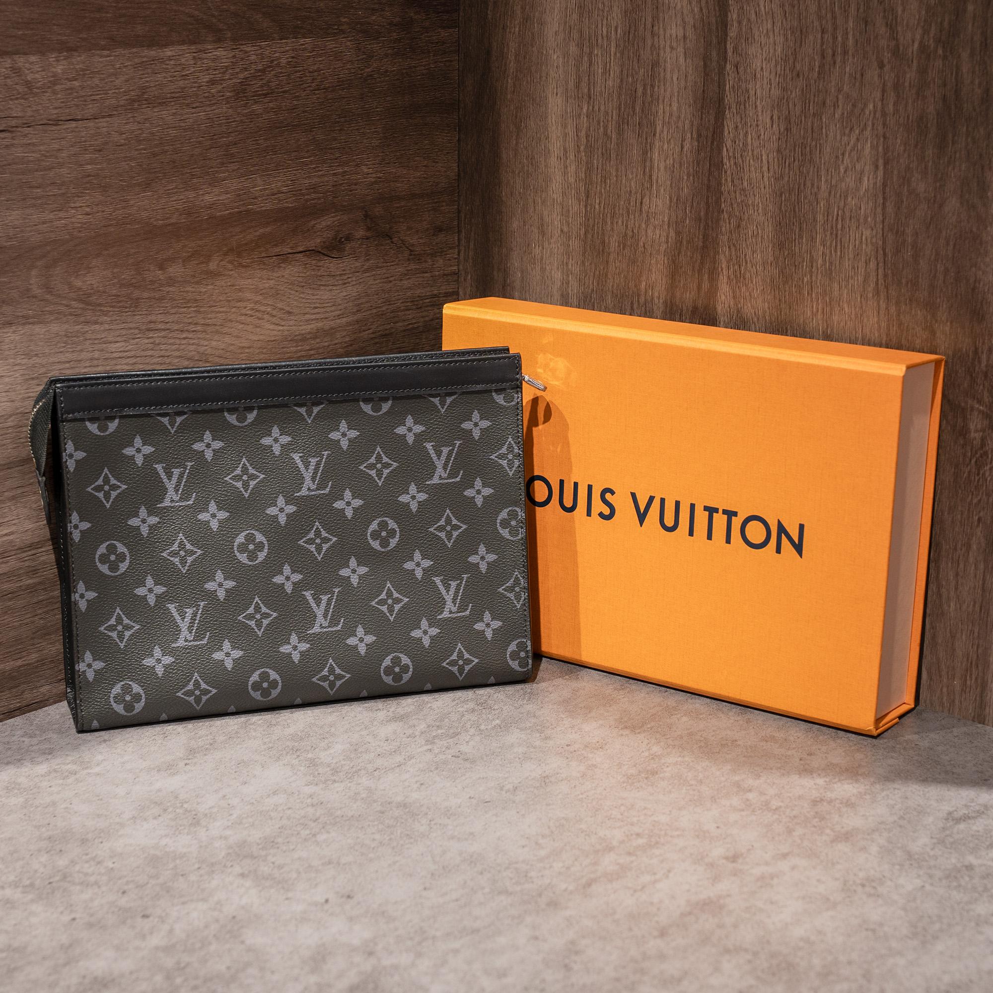 LV Voyaga MM Monogram Eclipse Canvas 98-99%-duoc-ban-tai-AnDi Authentic Luxury