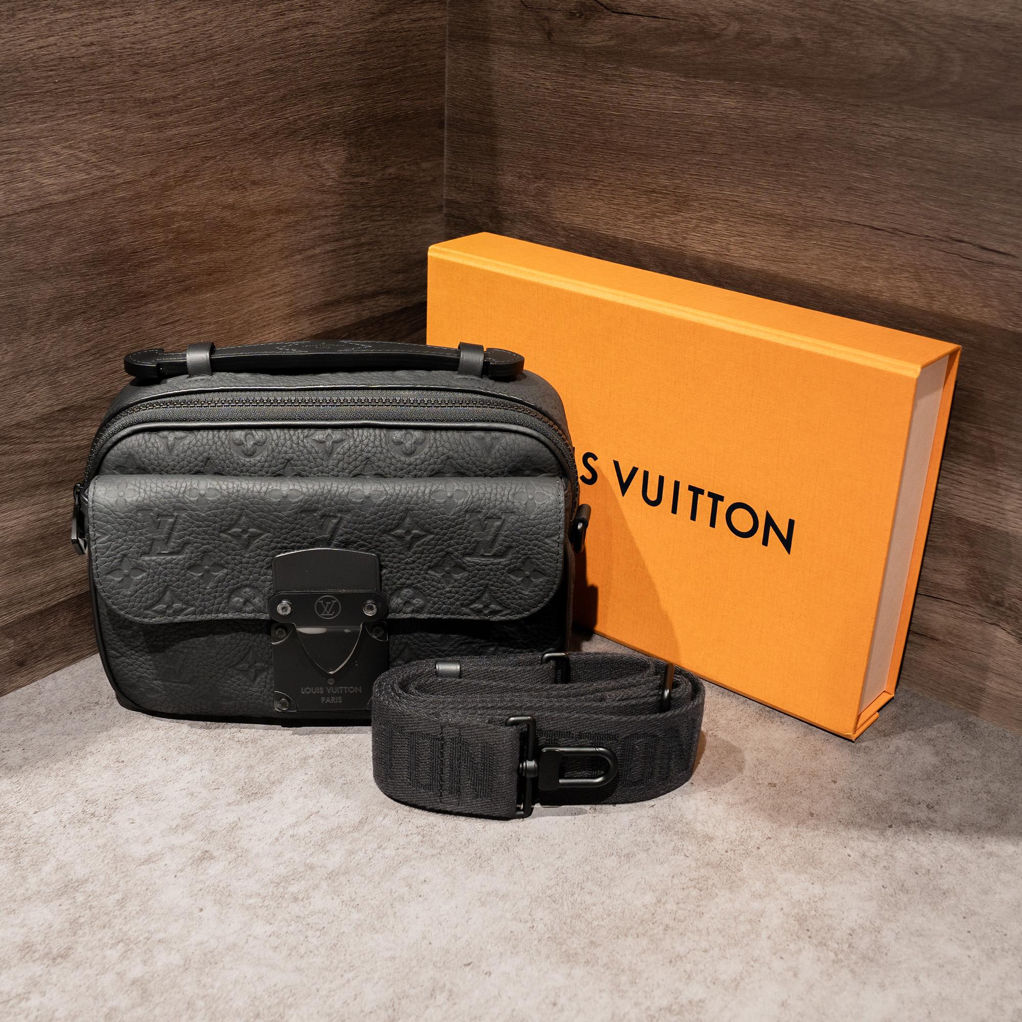 LV S Lock Messenger Da Bê Đen-duoc-ban-tai-AnDi Authentic Luxury