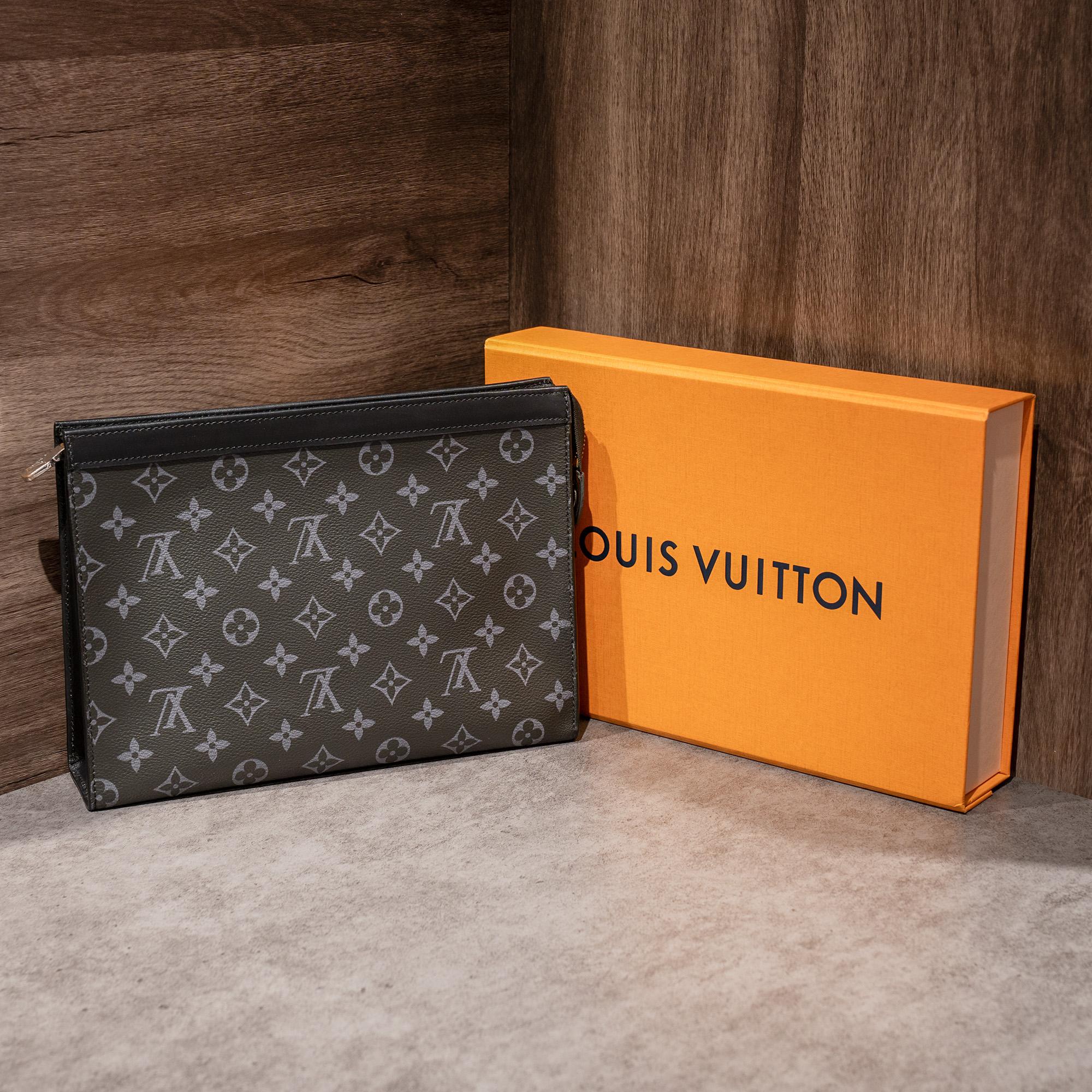 LV Voyaga MM Monogram Eclipse Canvas 98-99%-duoc-ban-tai-AnDi Authentic Luxury