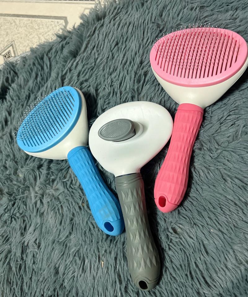 LƯỢC CHẢI LÔNG CÓ NÚT BẤM -duoc-ban-tai-3D PET SHOP