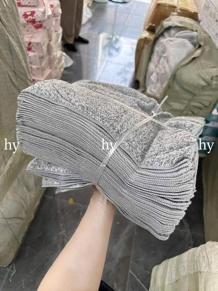 Khăn vuông xám-duoc-ban-tai-Phương Nguyễn