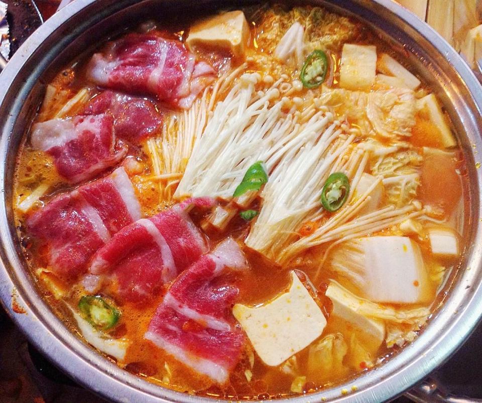 Lẩu kim chi-duoc-ban-tai-Tteokbokki Qlinh