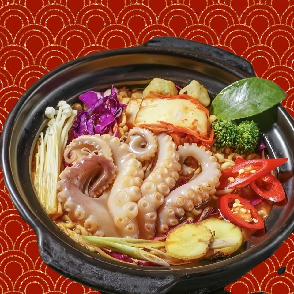 Mỳ cay bạch tuộc-duoc-ban-tai-Tteokbokki Qlinh