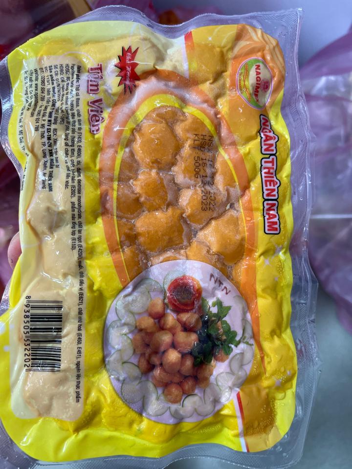Tôm nhỏ-duoc-ban-tai-Tâm Cờ Đỏ