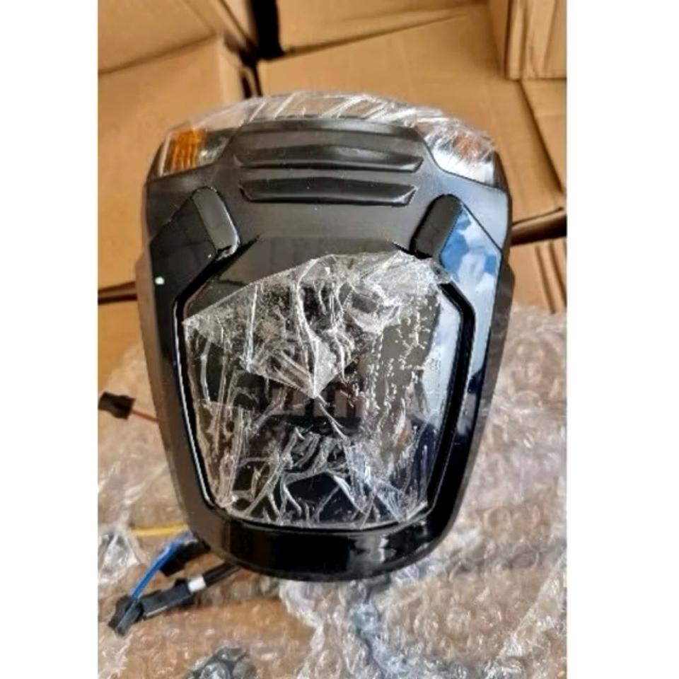 Đầu đèn siêu nhân-duoc-ban-tai-Xe điện Nhã Anh 3