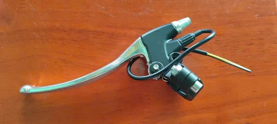 Tay phanh lẽ -duoc-ban-tai-Xe điện Nhã Anh 3