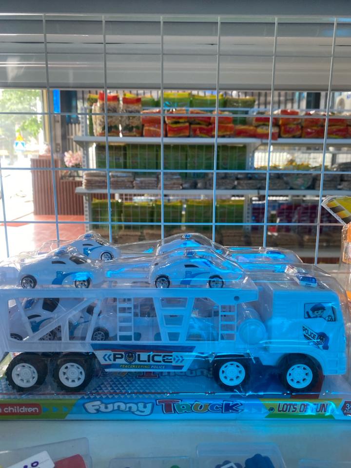 Xe cảnh sát Bé-duoc-ban-tai-Nhà Hàng 486