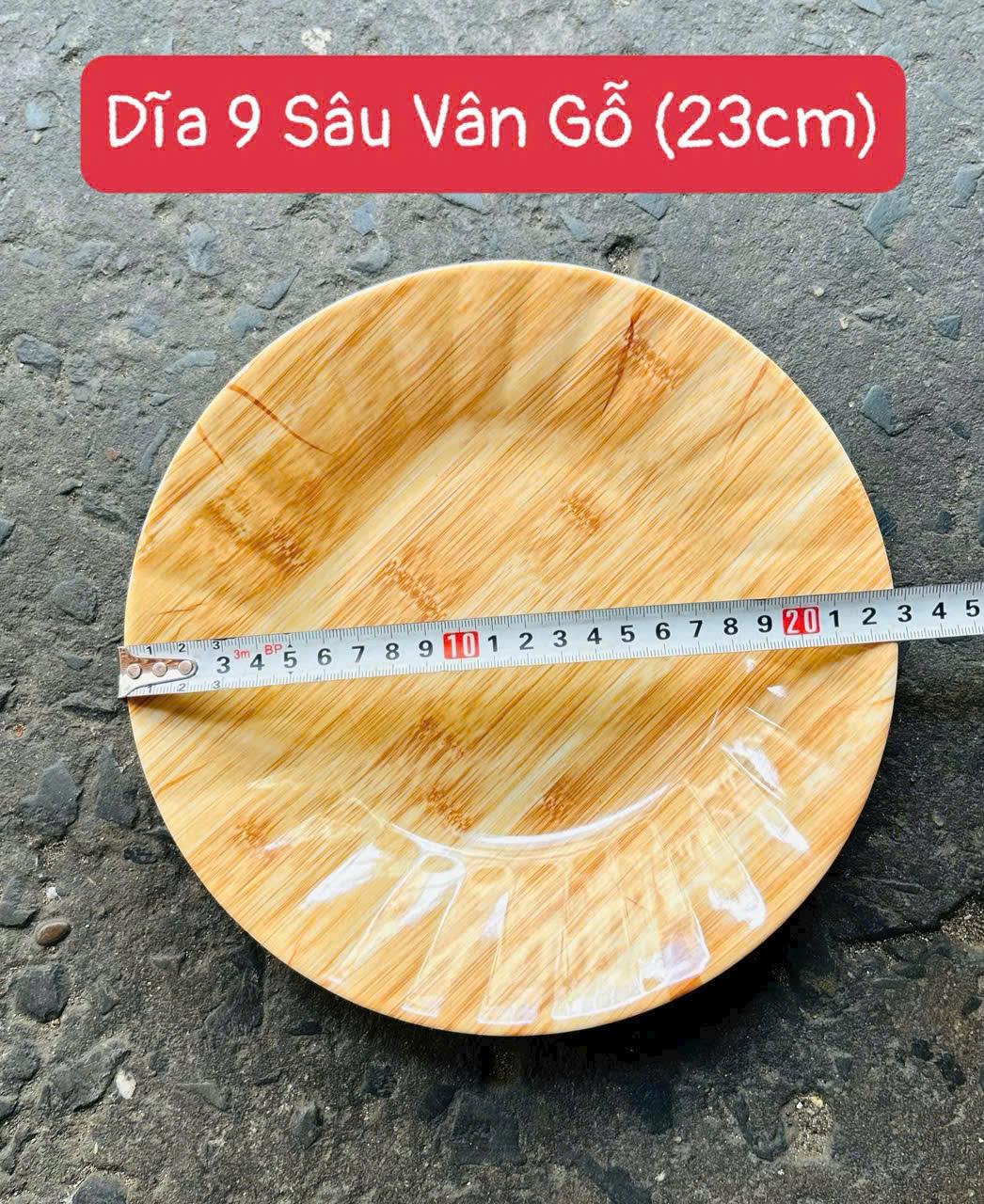 DĨA 9 SÂU VÂN GỖ 23CM 1539 T300 BM GIÁ 2025-duoc-ban-tai-GIA DỤNG TẤN PHÁT