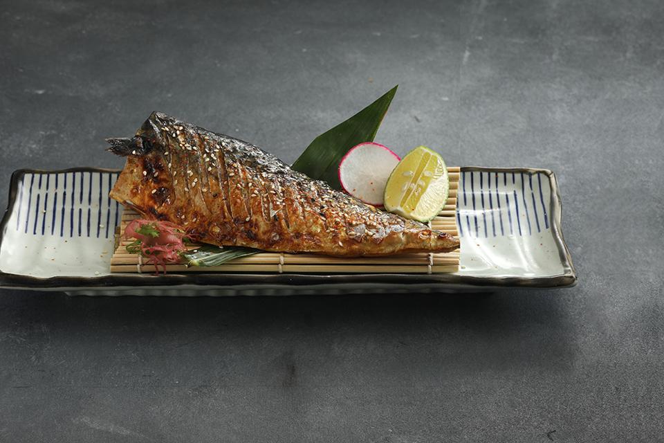 Saba shio yaki[Salt grilled Mackerel] Cá saba nướng muối -duoc-ban-tai-Furin sushi