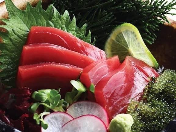 Maguro sashimi[Tuna sashimi 5pcs] sashimi cá ngừ 5 miếng -duoc-ban-tai-Furin sushi