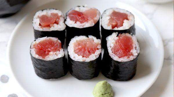 Maguru maki[Tuna maki] Maki cá ngừ -duoc-ban-tai-Furin sushi
