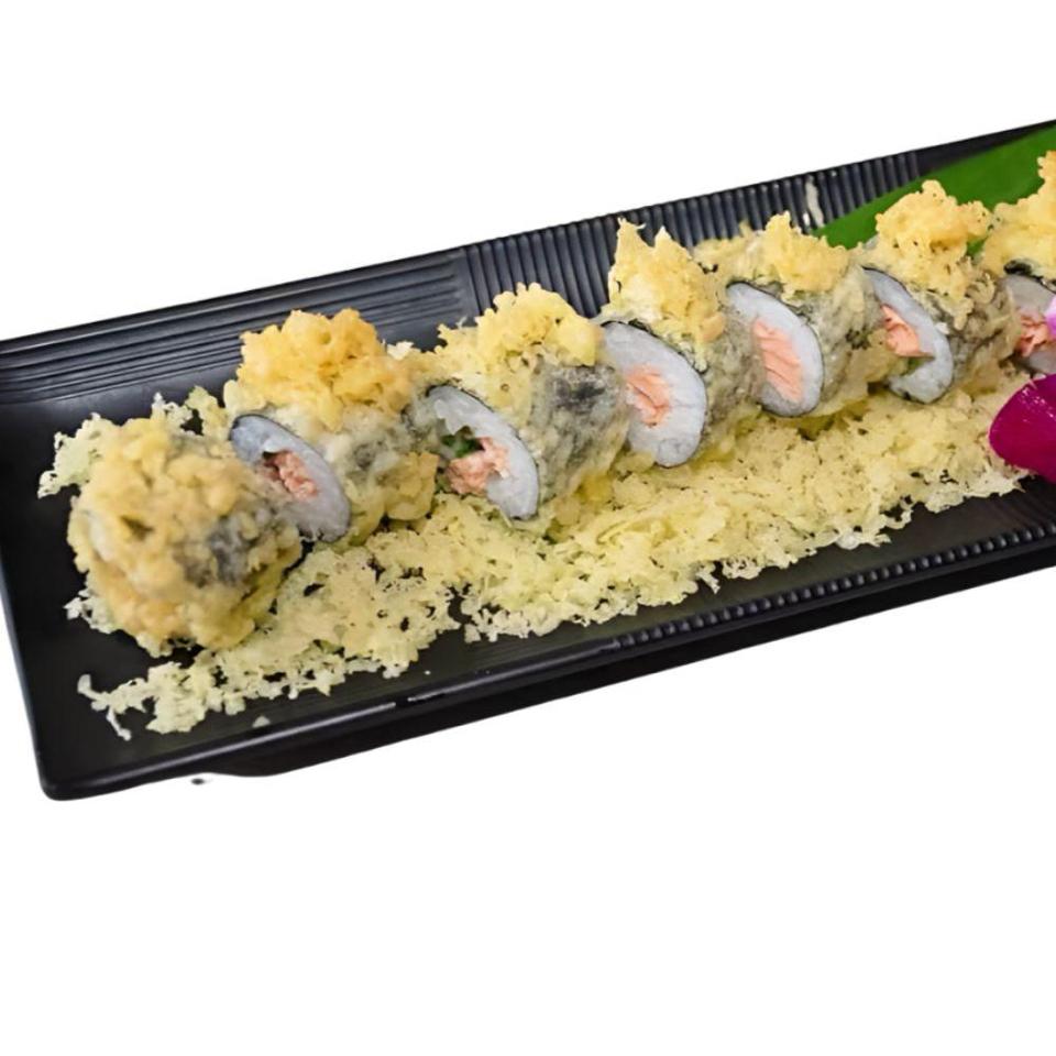 Sake chiizu tempura maki[Fried salmon cheese tempura roll] sushi cuộn cá hồi phô mai chiên tempura-duoc-ban-tai-Furin sushi