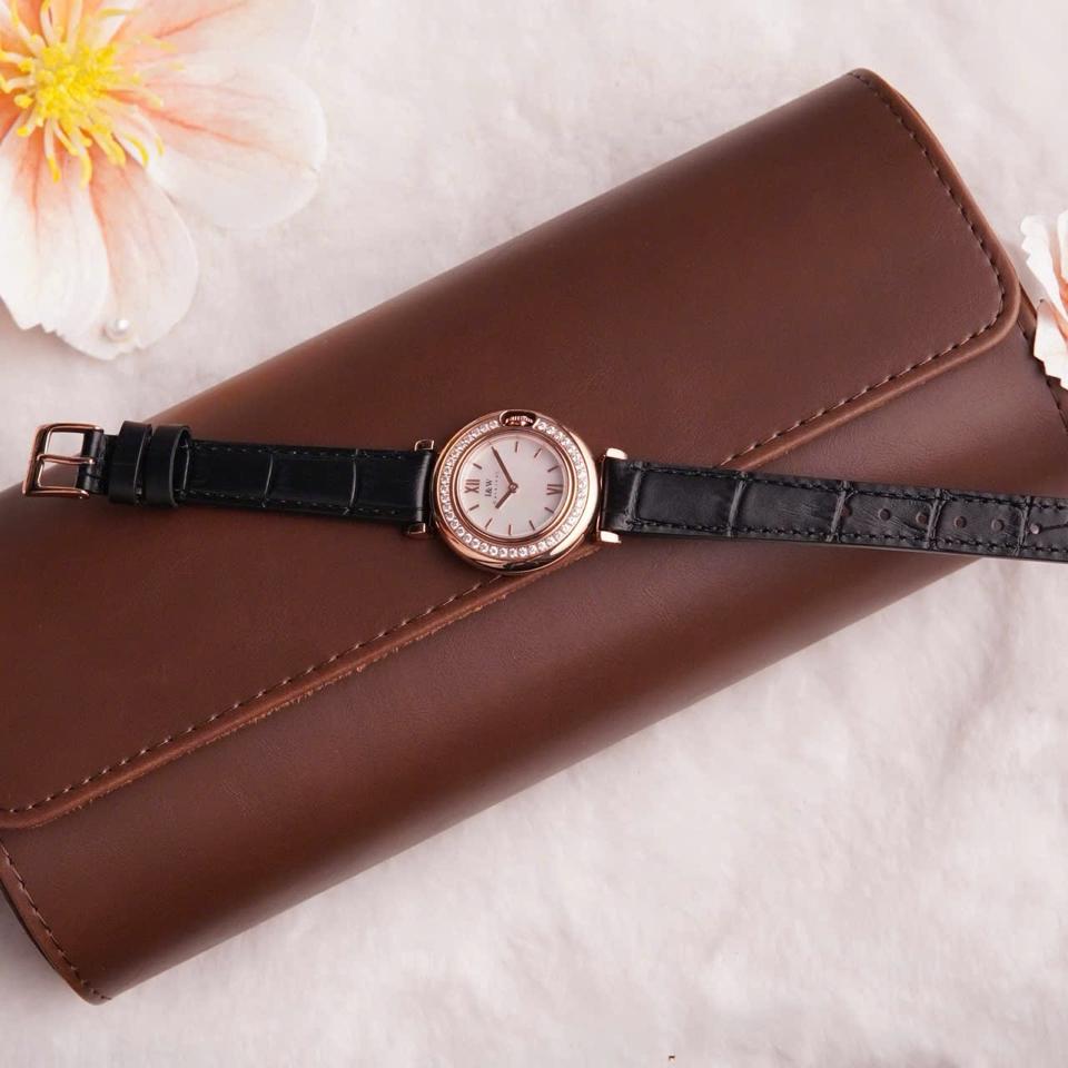 I&W Carnival IW3011L nữ 27mm mặt trắng dây đen-duoc-ban-tai-NGUYÊN độ đồng hồ