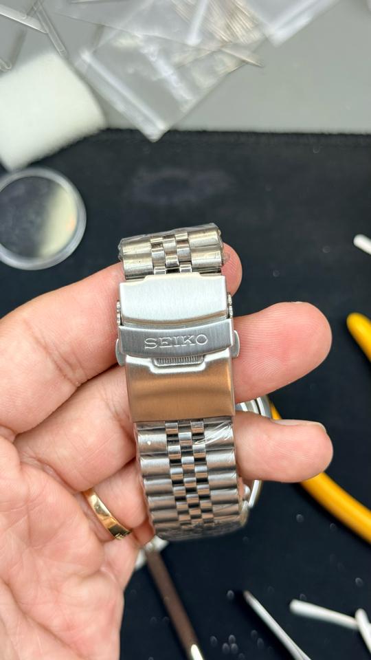 Seikomod SKX 42mm đen dây thép 2 lịch-duoc-ban-tai-NGUYÊN độ đồng hồ (seikomod)