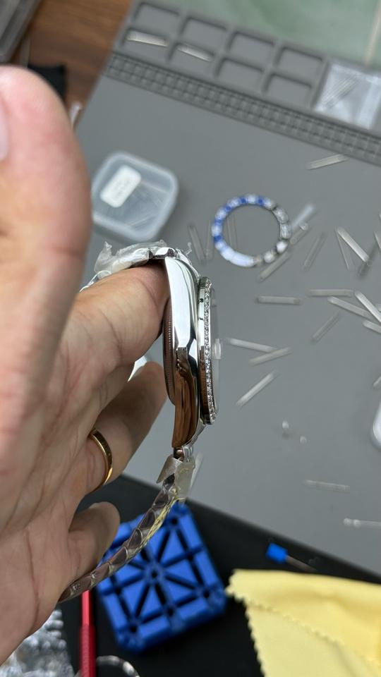 Seikomod DateJust đỏ niềng đá-duoc-ban-tai-NGUYÊN độ đồng hồ (seikomod)