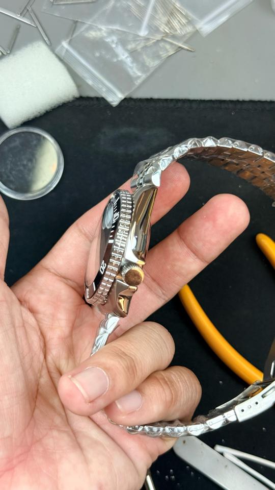 Seikomod SKX 42mm đen dây thép 2 lịch-duoc-ban-tai-NGUYÊN độ đồng hồ (seikomod)