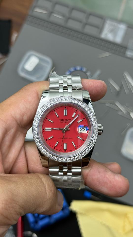 Seikomod DateJust đỏ niềng đá-duoc-ban-tai-NGUYÊN độ đồng hồ (seikomod)