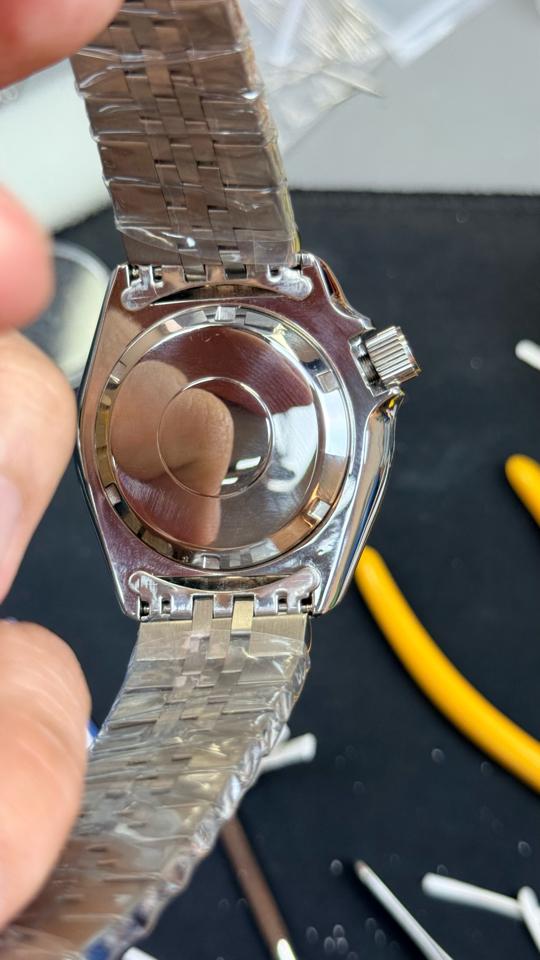 Seikomod SKX 42mm đen dây thép 2 lịch-duoc-ban-tai-NGUYÊN độ đồng hồ (seikomod)