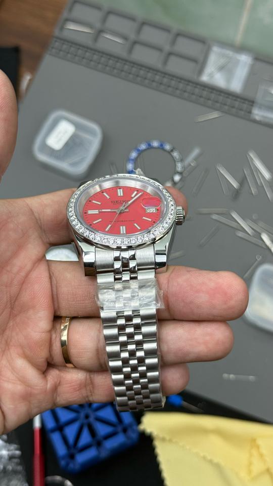 Seikomod DateJust đỏ niềng đá-duoc-ban-tai-NGUYÊN độ đồng hồ (seikomod)