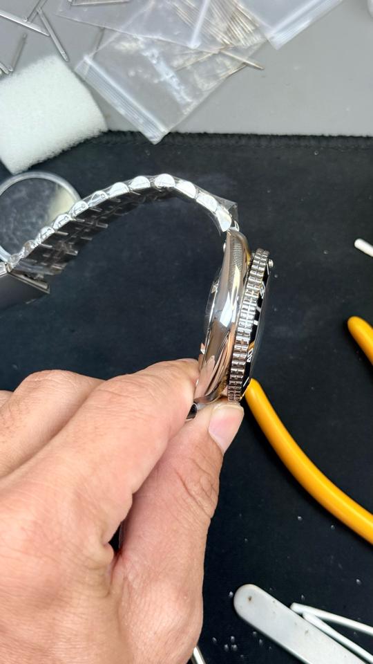 Seikomod SKX 42mm đen dây thép 2 lịch-duoc-ban-tai-NGUYÊN độ đồng hồ (seikomod)