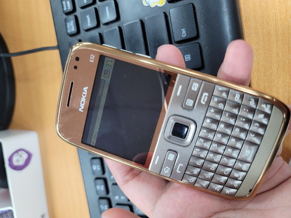 Điện thoại Nokia e72 - Set tiêu chuẩn-duoc-ban-tai-10 Điểm