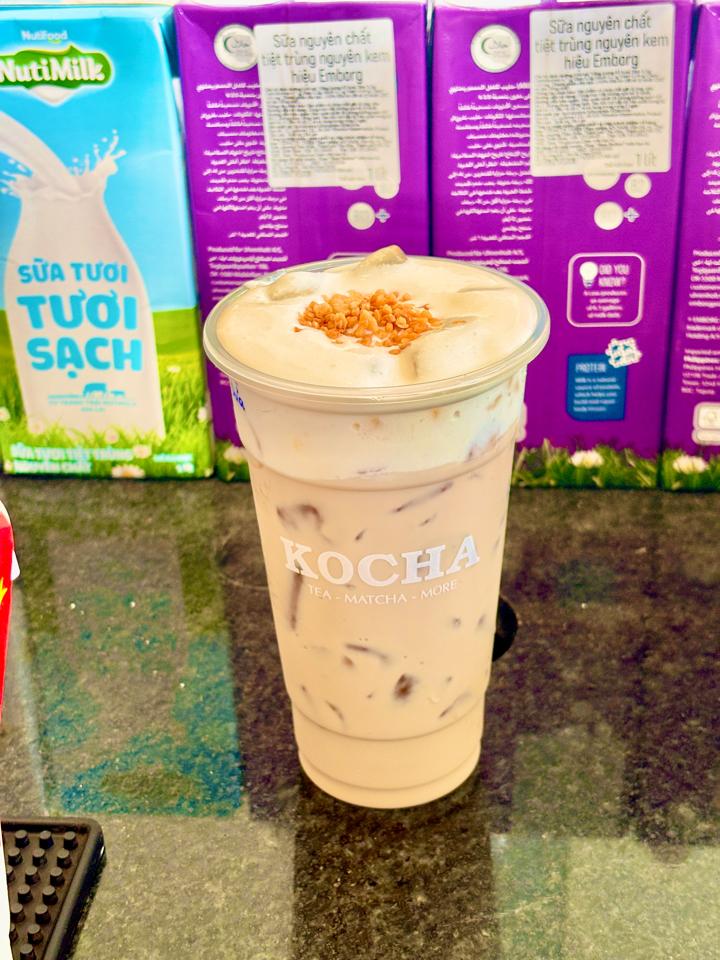Trà Sữa Kem Dừa Phô Mai-duoc-ban-tai-TIỆM TRÀ KOCHA