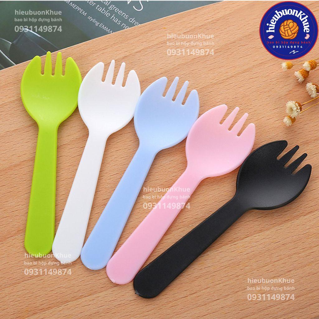 Nĩa bánh kem sắc màu 10cm (T15kg 8670c)-duoc-ban-tai-Hiệu Buôn Khuê