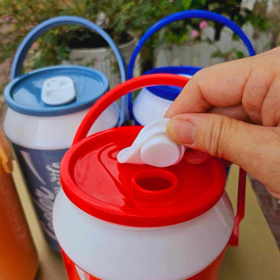 Bình đá giữ lạnh mini hình lon nước ngọt 1,5 lít-duoc-ban-tai-BT Mart - Siêu thị dành cho Người bận rộn