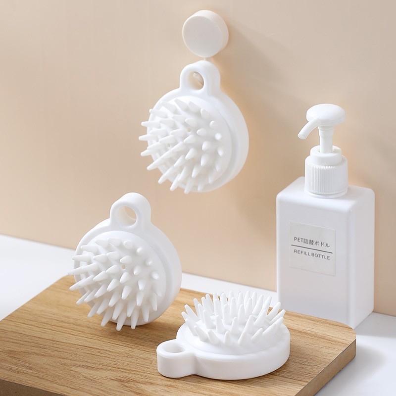 Lược gội đầu massage có lỗ để móc treo-duoc-ban-tai-BT Mart - Siêu thị dành cho Người bận rộn