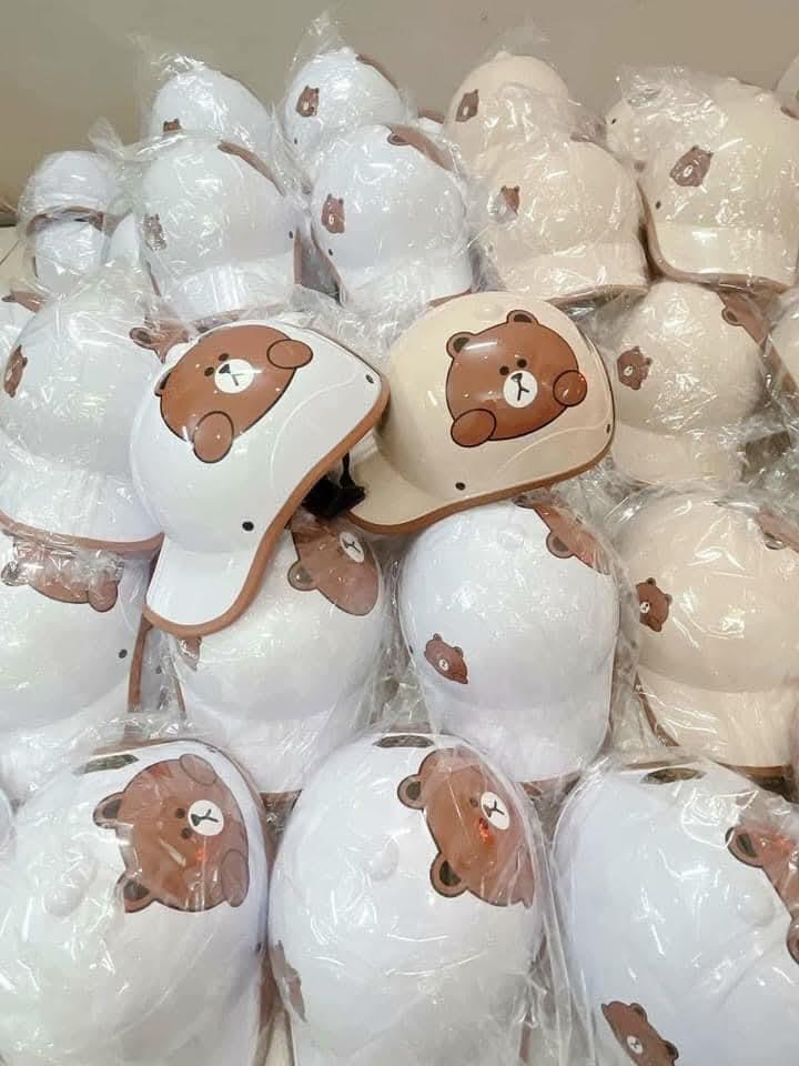 Nón bảo hiểm Gấu Dâu khoét sau để cột tóc-duoc-ban-tai-BT Mart - Siêu thị dành cho Người bận rộn