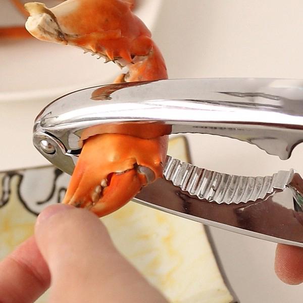 Dụng cụ kẹp càng cua, tách vỏ hạt inox-duoc-ban-tai-BT Mart - Siêu thị dành cho Người bận rộn