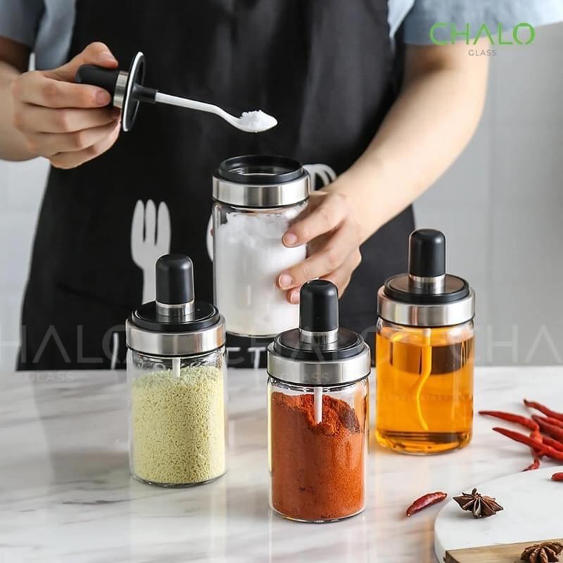 Lọ gia vị thủy tinh 250ml có nắp kèm muỗng -duoc-ban-tai-BT Mart - Siêu thị dành cho Người bận rộn