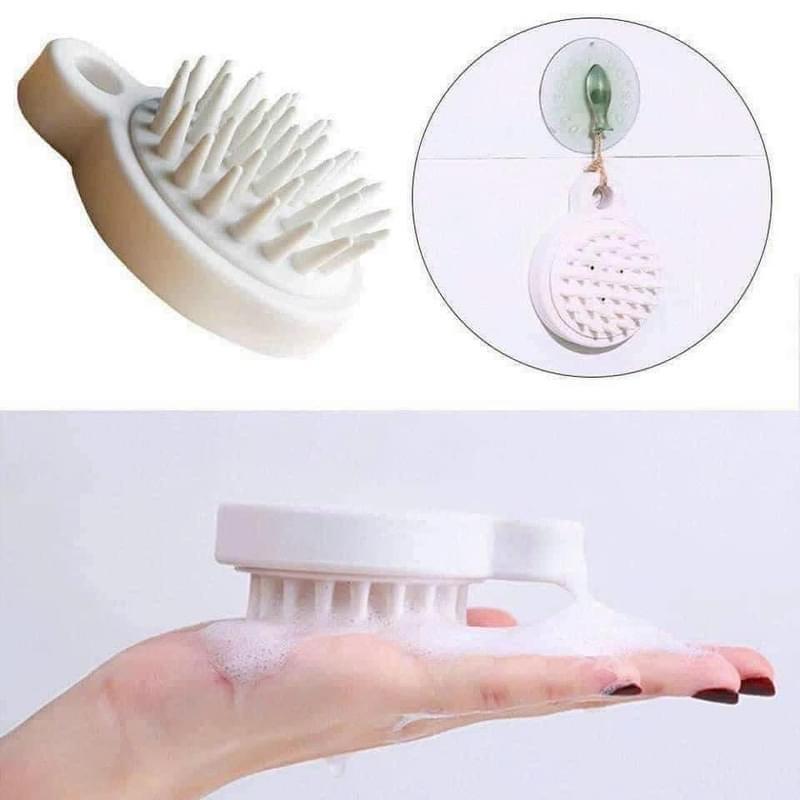 Lược gội đầu massage có lỗ để móc treo-duoc-ban-tai-BT Mart - Siêu thị dành cho Người bận rộn