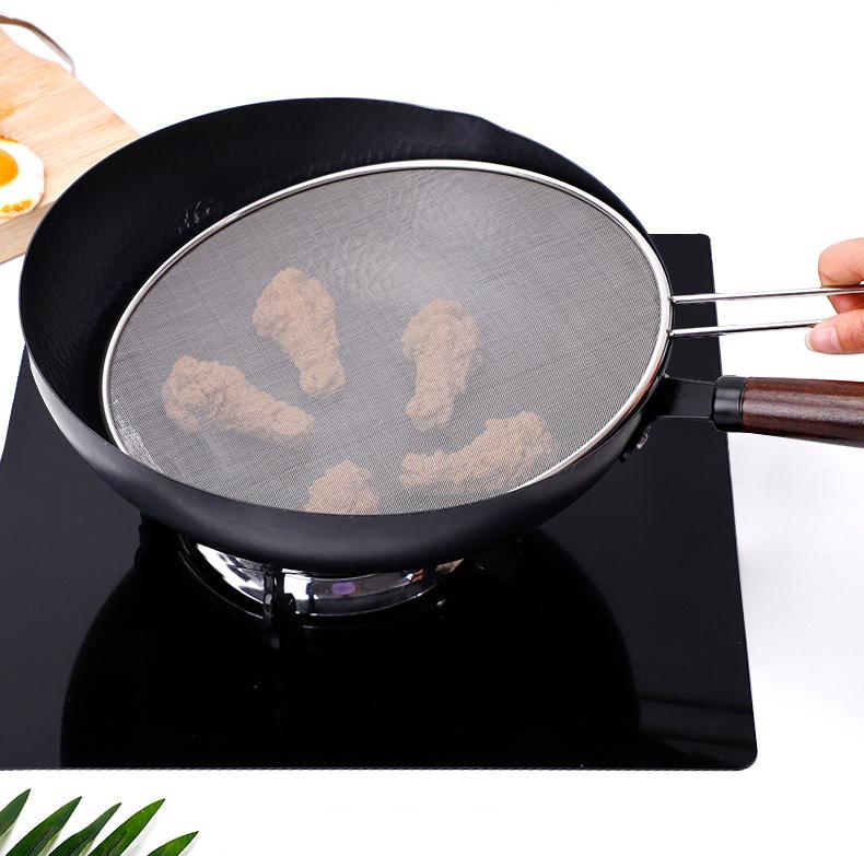 Dụng cụ vợt ray lọc dầu cán dài (loại lớn 25cm)-duoc-ban-tai-BT Mart - Siêu thị dành cho Người bận rộn