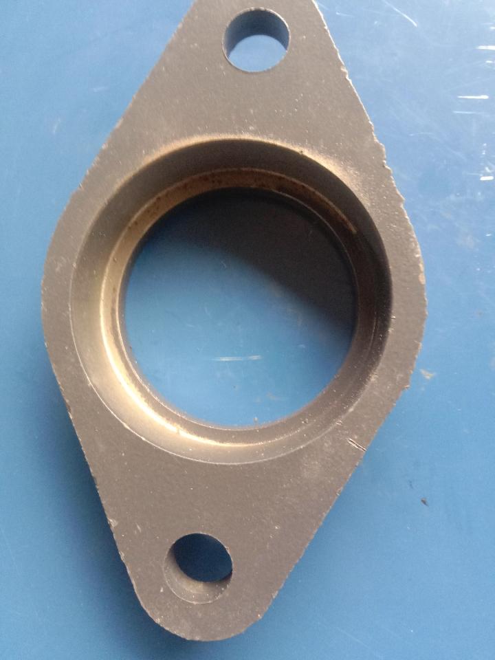 Bích 2 tai sát trục lệch tâm. Mã SP:5T072-49130-duoc-ban-tai-KUBOTA 28