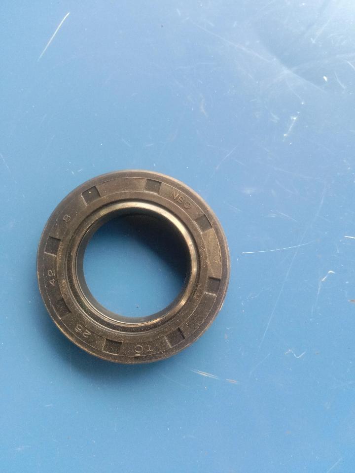 Phớt hộp xích khoan bui 09500-25428( 25*42)-duoc-ban-tai-KUBOTA 28