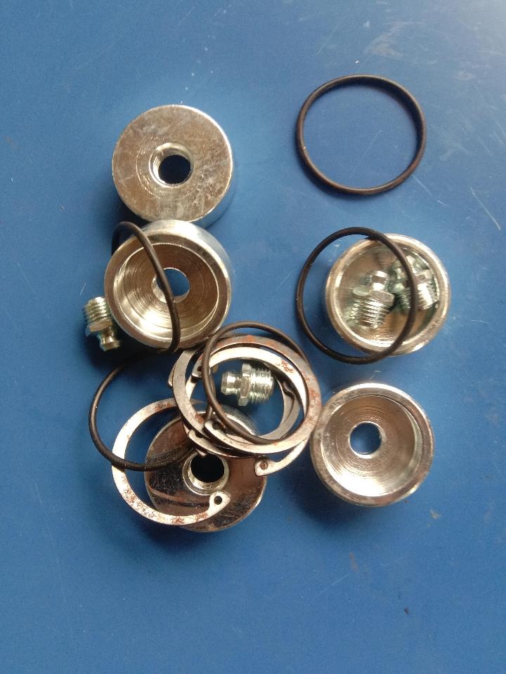 Chụp bụi bánh đè DC70. Mã SP:5T072-23960-duoc-ban-tai-KUBOTA 28