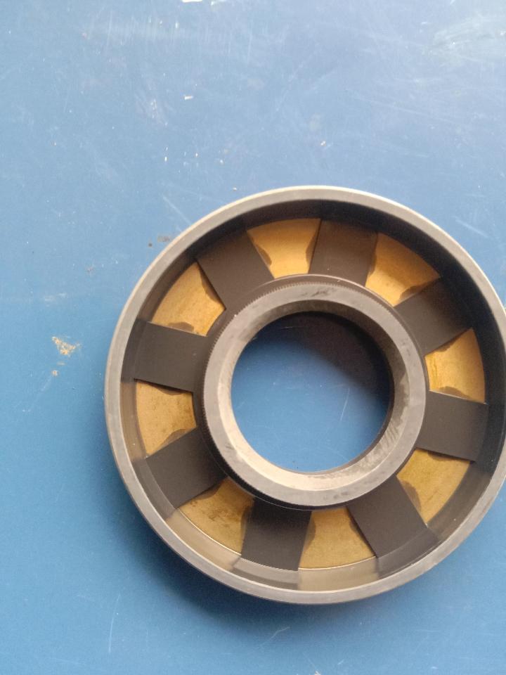 Phớt trục có phe HS DC70 Hãng 09500-20477-duoc-ban-tai-KUBOTA 28