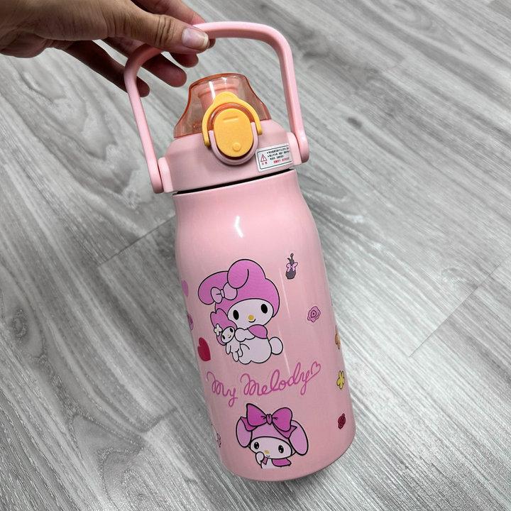 BÌNH GIỮ NHIỆT CÓ QUAI XÁCH LABUBU, MONSTER 1000ML-duoc-ban-tai-Kidzworld Asia