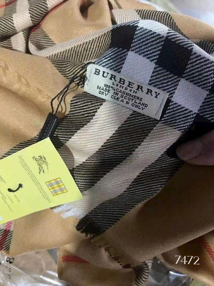 KHĂN CASHMERE BURBERRY Full tag-duoc-ban-tai-Kidzworld Asia