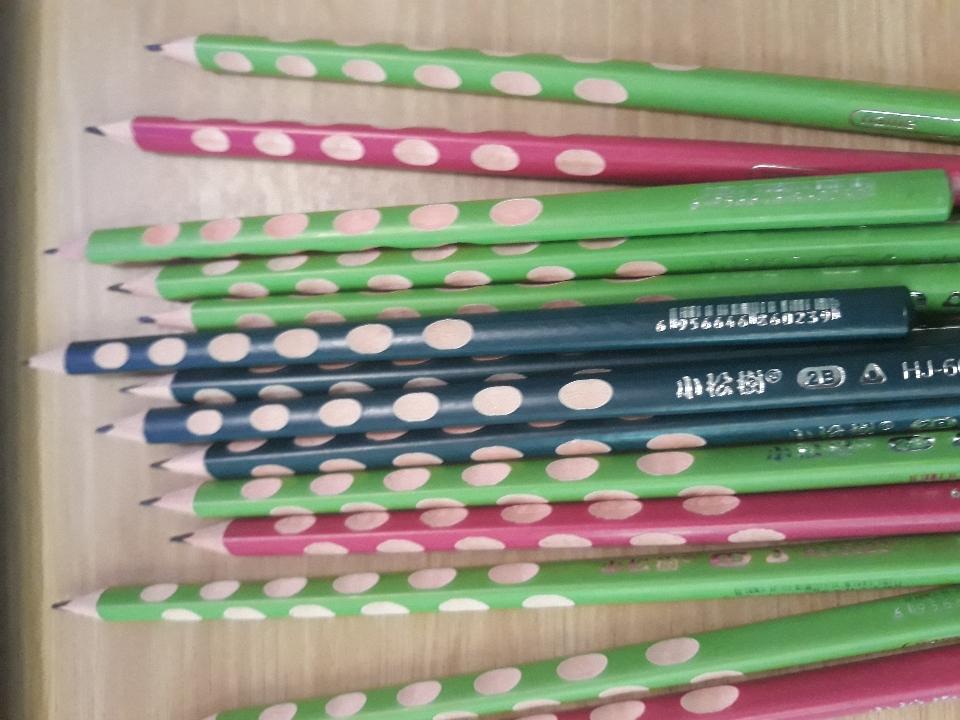 Bút chì Thiên Long, Joyko, ..-duoc-ban-tai-Văn Minh