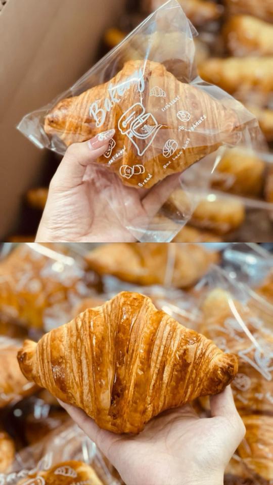 Croissant Sừng Trâu Phô Mai Trứng Muối-duoc-ban-tai-BoBap