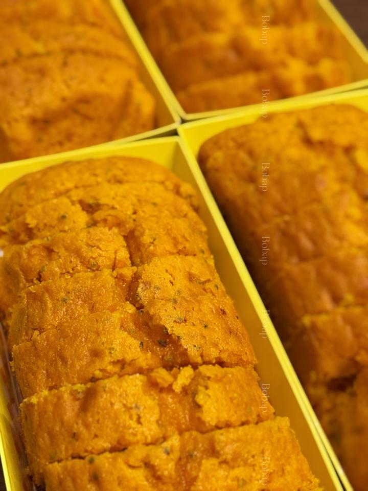 Bánh Bông Lan Cam Hạt Chia-duoc-ban-tai-BoBap