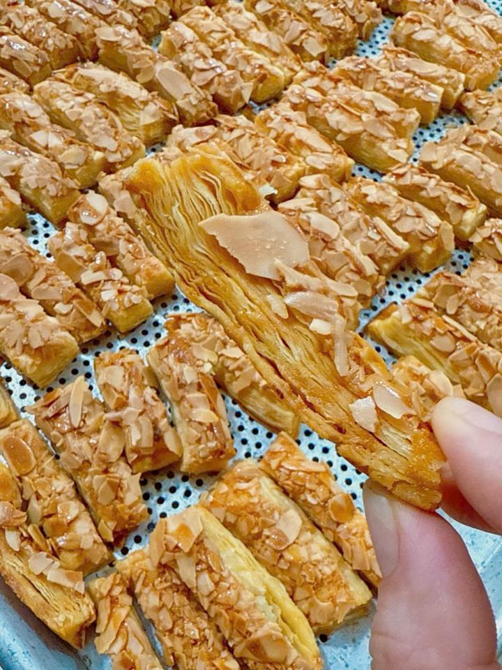 Almond Puff Pastry [Hạnh Nhân Ngàn Lớp]-duoc-ban-tai-BoBap