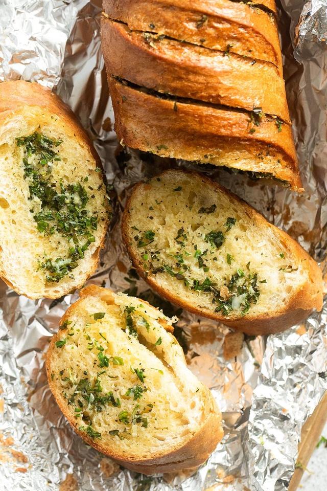 Bánh Mì Sấy Bơ Tỏi-duoc-ban-tai-BoBap